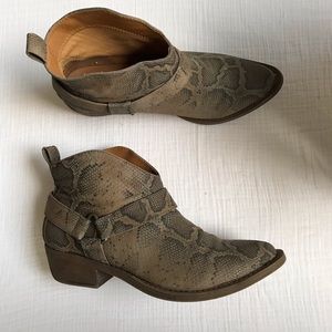 Coconuts by Matisse cowboy boots